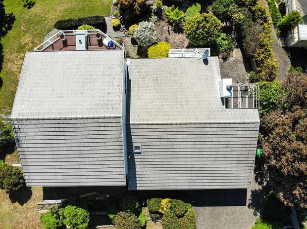 Weathered shingle tile, uniform grey again before